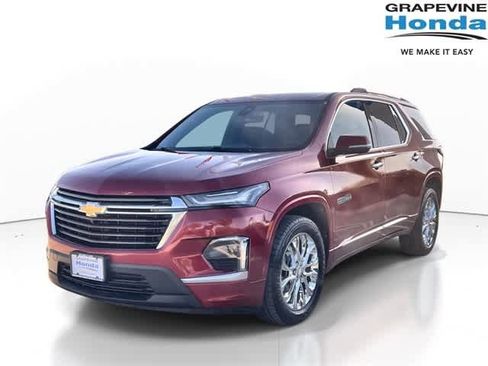 Used 2023 Chevrolet Traverse High Country image 1