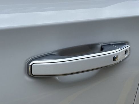Used 2025 GMC Yukon Denali RWD image 16