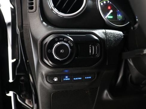 Used 2023 Jeep Wrangler Unlimited Sahara w/ Cold Weather Group AWD/4WD image 21