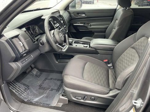 Used 2022 Nissan Pathfinder SV image 16