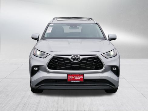 Certified 2023 Toyota Highlander XLE image 2