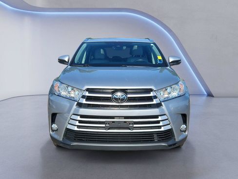 Used 2017 Toyota Highlander XLE AWD/4WD image 8