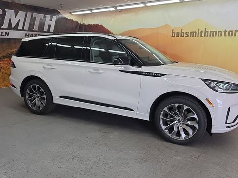New 2026 Lincoln Aviator AWD image 28