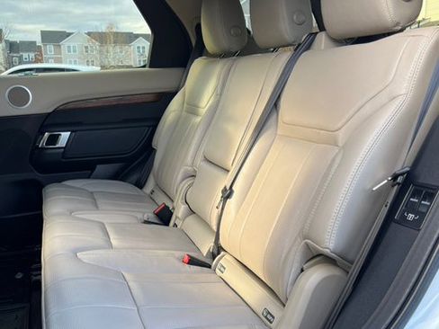 Used 2018 Land Rover Discovery HSE image 14