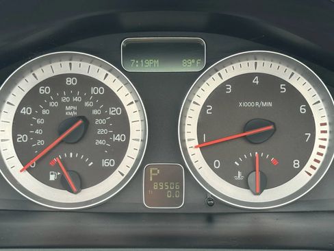 Used 2011 Volvo C70 T5 w/ Multimedia Pkg image 6