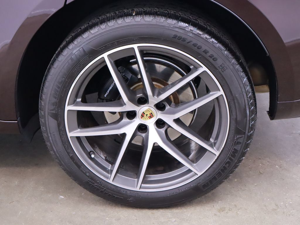 Used 2024 Porsche Macan AWD/4WD image 14
