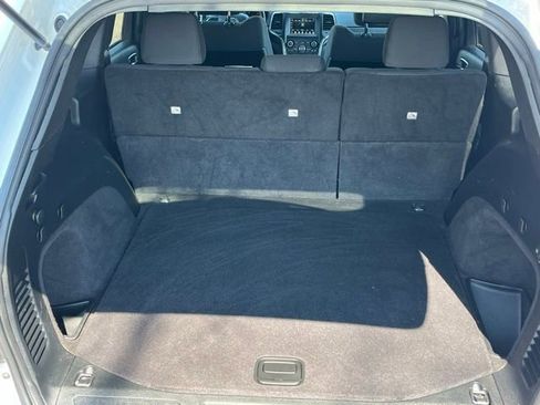 Used 2019 Jeep Grand Cherokee Laredo AWD/4WD image 23