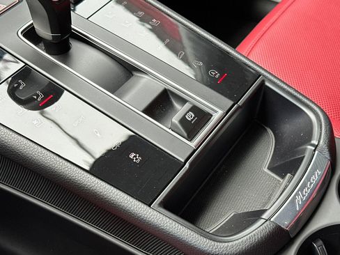 Used 2025 Porsche Macan image 26