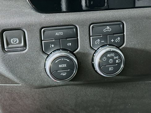 Used 2025 GMC Sierra 1500 Elevation image 16