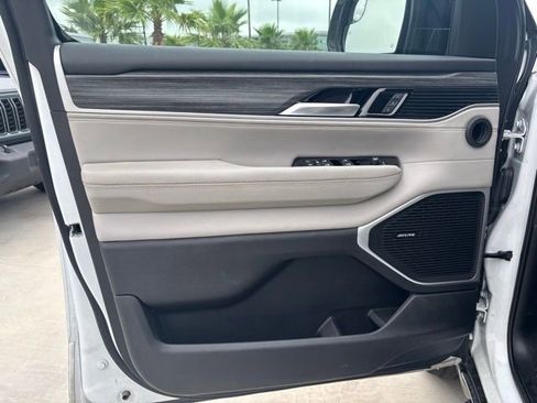 Used 2024 Jeep Wagoneer Series II w/ Flexible Seating Group RWD image 9