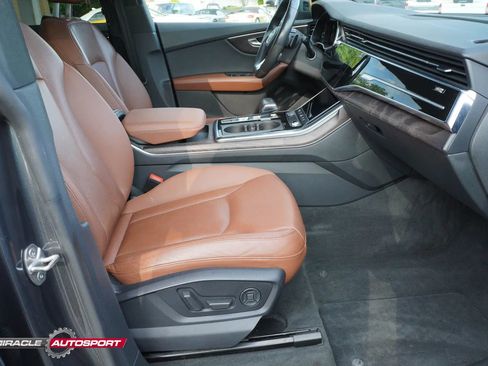 Used 2019 Audi Q8 Premium Plus w/ Premium Plus AWD/4WD image 31