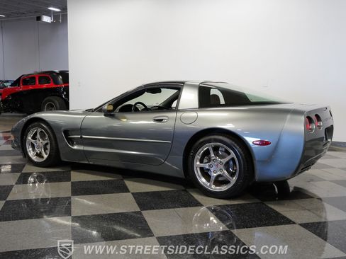 Used 2003 Chevrolet Corvette Coupe w/ Preferred Equipment Group RWD image 9