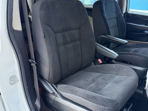 Used 2019 Dodge Grand Caravan SE image 29