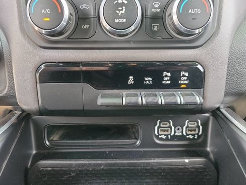 Used 2022 RAM 1500 Big Horn AWD/4WD image 17
