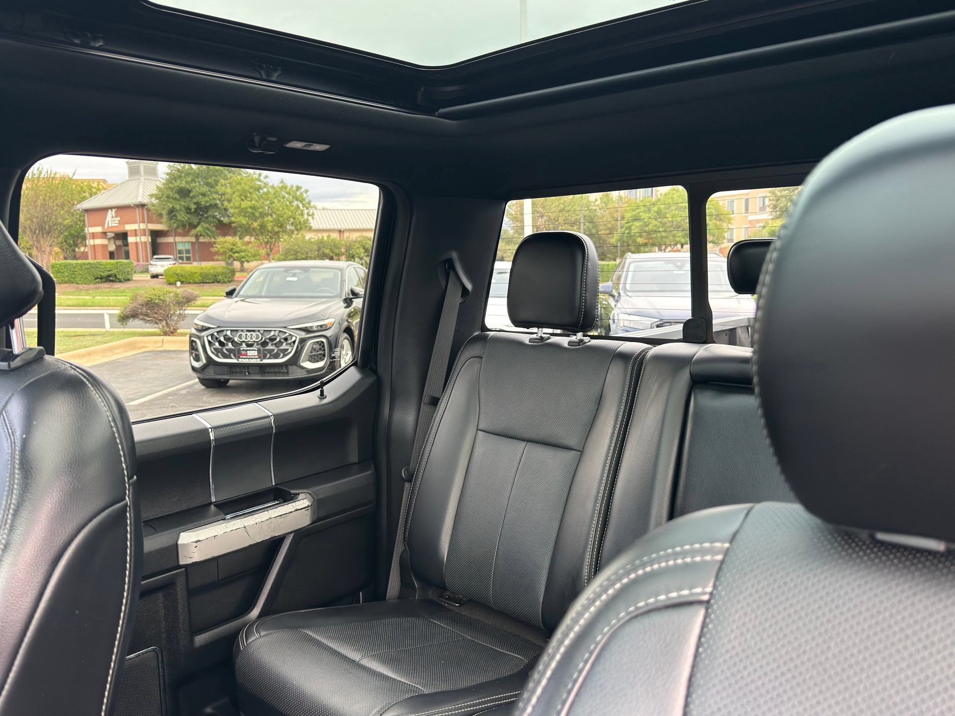 Used 2018 Ford F150 Lariat w/ Equipment Group 502A Luxury AWD/4WD image 9