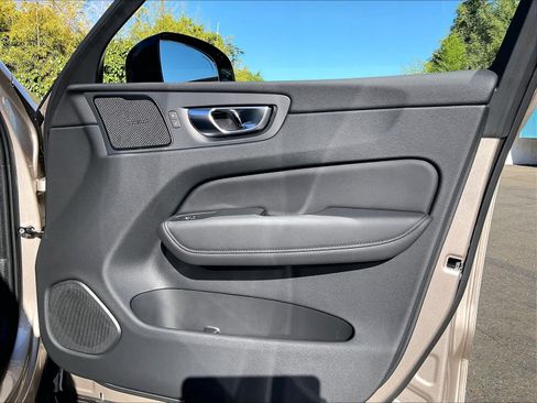 New 2027 Volvo XC60 B5 Plus AWD/4WD image 30