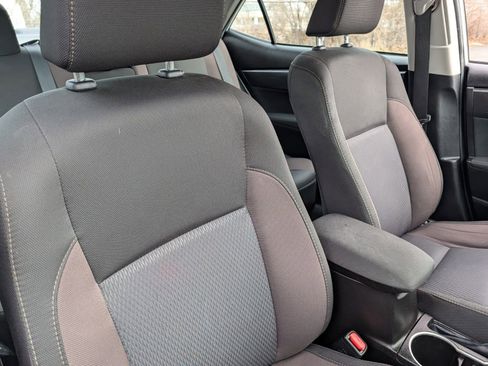 Used 2018 Toyota Corolla LE image 18