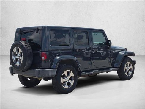 Used 2017 Jeep Wrangler Unlimited Sahara w/ Connectivity Group AWD/4WD image 5