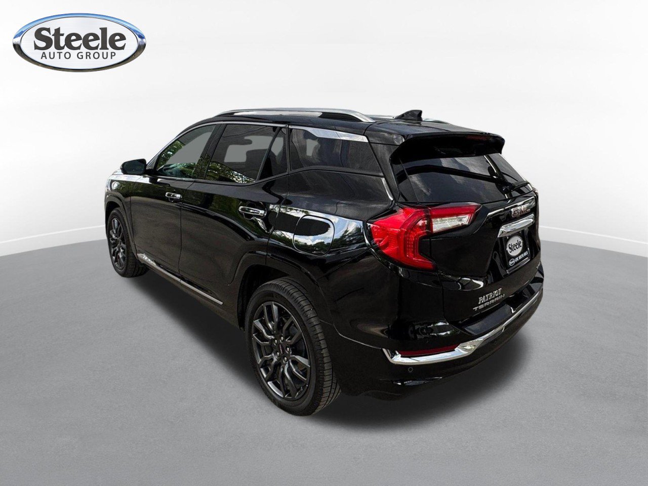 Certified 2024 GMC Terrain Denali w/ Black Diamond Edition AWD/4WD image 3