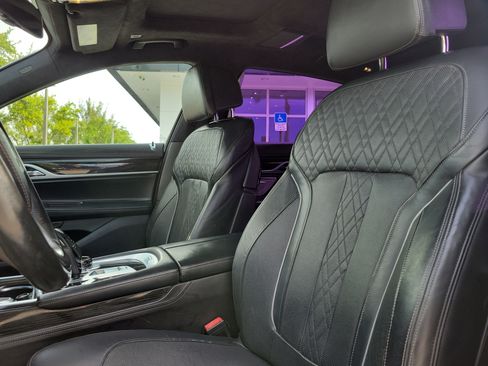 Used 2017 BMW 750i RWD image 12