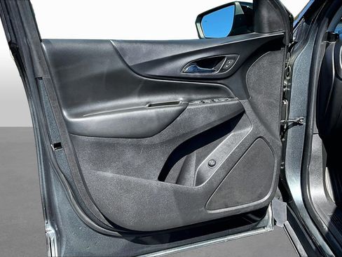 Used 2021 Chevrolet Equinox LT FWD image 17