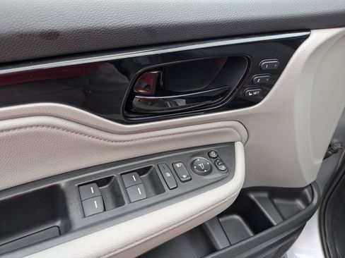 Used 2023 Honda Odyssey Elite image 16