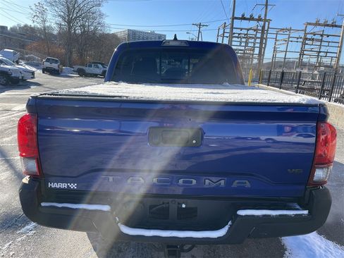 Certified 2022 Toyota Tacoma SR5 image 4