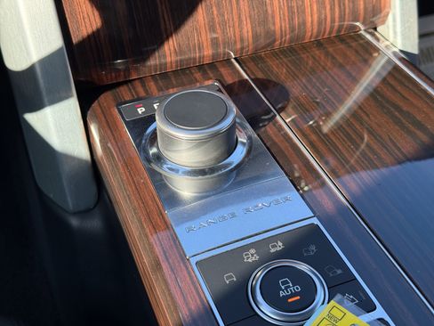 Used 2016 Land Rover Range Rover HSE image 15