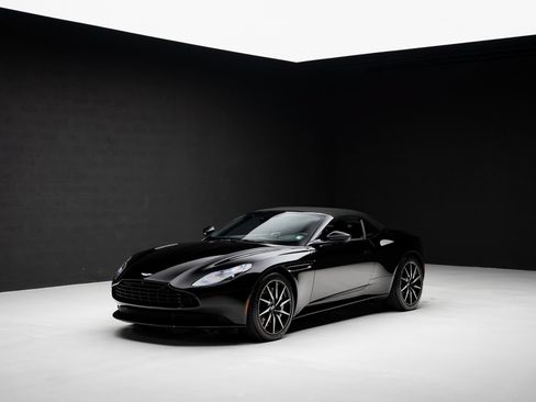 Used 2019 Aston Martin DB11 Volante RWD image 3