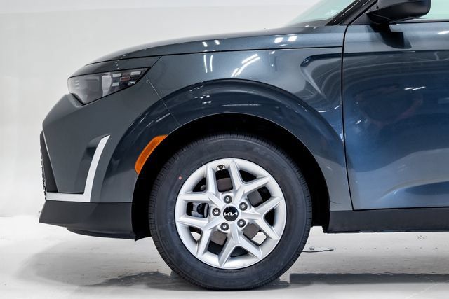 Used 2025 Kia Soul LX w/ LX Technology Package FWD image 28