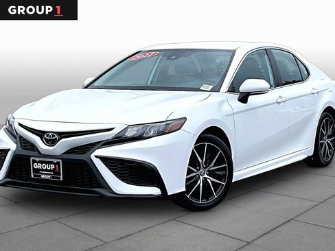 Used 2022 Toyota Camry SE w/ Convenience Package FWD image 1