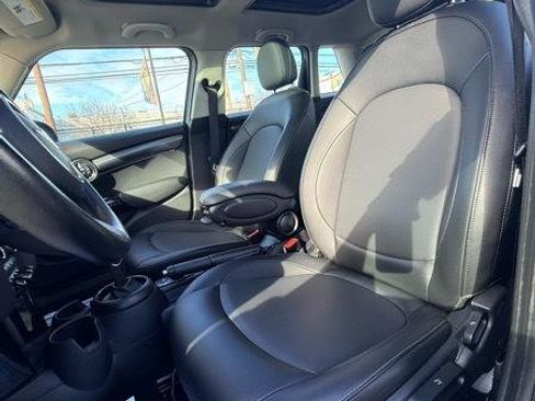 Used 2022 MINI Cooper 4-Door Hardtop image 9