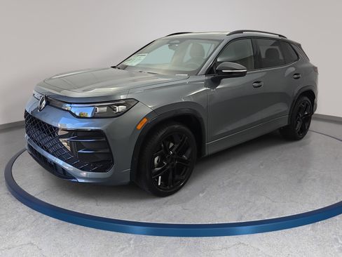 New 2026 Volkswagen Tiguan SE R-Line FWD image 1