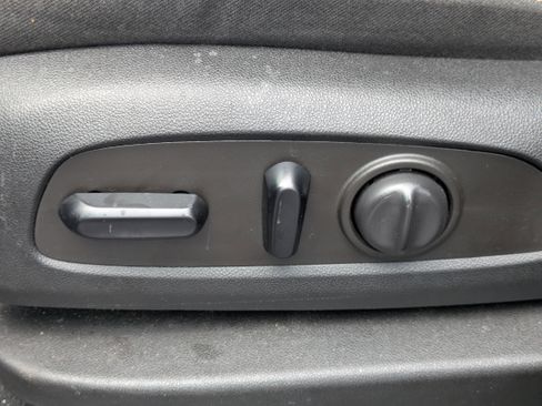Used 2022 Chevrolet Equinox LT FWD image 12