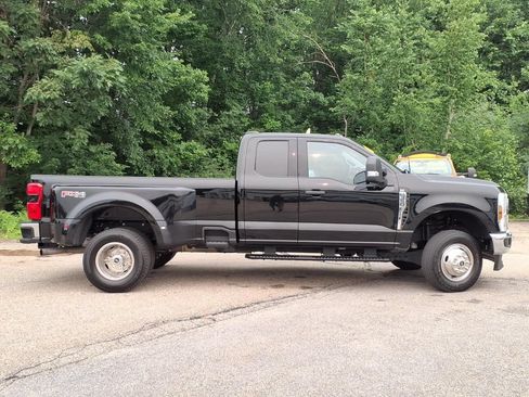 Certified 2024 Ford F350 XLT w/ 360-Degree Camera Package AWD/4WD image 3