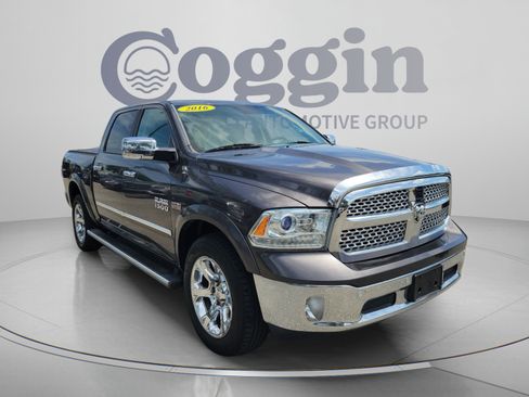 Used 2016 RAM 1500 Laramie w/ Convenience Group AWD/4WD image 4