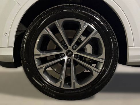 Certified 2025 Audi Q7 2.0T Premium w/ Convenience Plus Package image 12