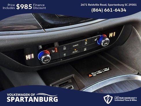 Used 2024 Buick Enclave Essence image 10