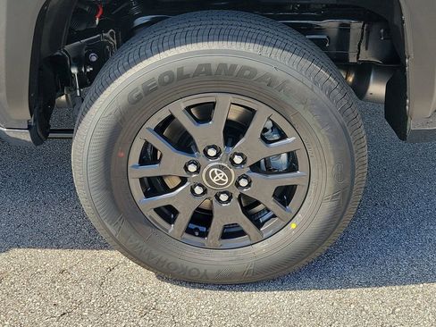 New 2026 Toyota 4Runner SR5 AWD/4WD image 5
