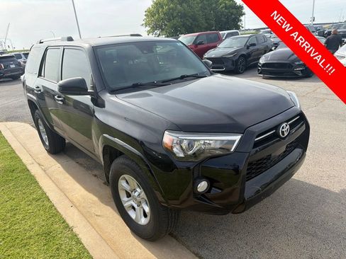 Used 2020 Toyota 4Runner SR5 AWD/4WD image 3