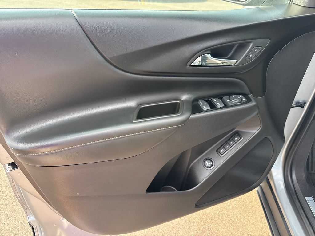 Used 2024 Chevrolet Equinox Premier FWD image 10