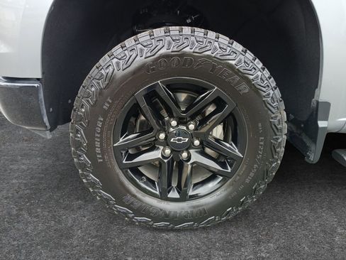 Used 2025 Chevrolet Silverado 1500 Custom Trail Boss w/ Dark Appearance Package image 9