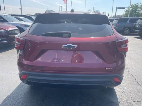 Used 2024 Chevrolet Trax RS w/ Sunroof Package FWD image 3
