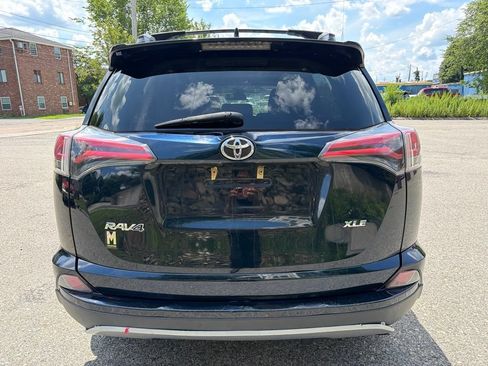 Used 2018 Toyota RAV4 XLE FWD image 5