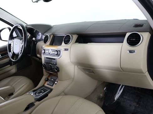 Used 2016 Land Rover LR4 HSE image 32