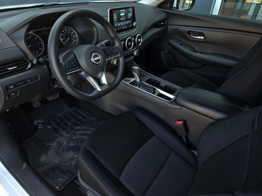 Used 2025 Nissan Sentra SV FWD image 10