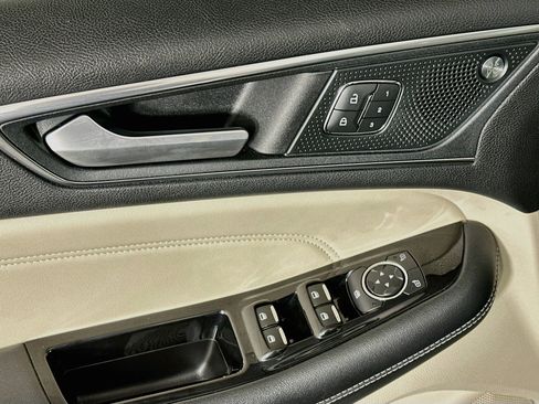 Used 2019 Ford Edge Titanium FWD image 15