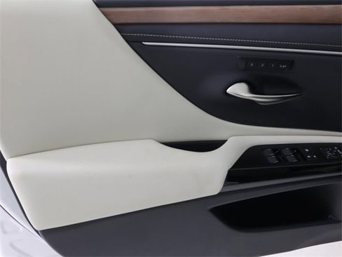 New 2025 Lexus ES 300h 300h image 11