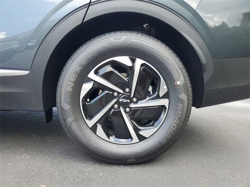 New 2025 Kia Sportage LX image 7