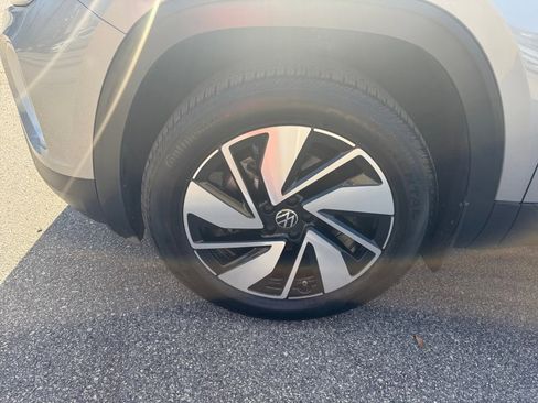 Used 2024 Volkswagen Atlas SE image 31